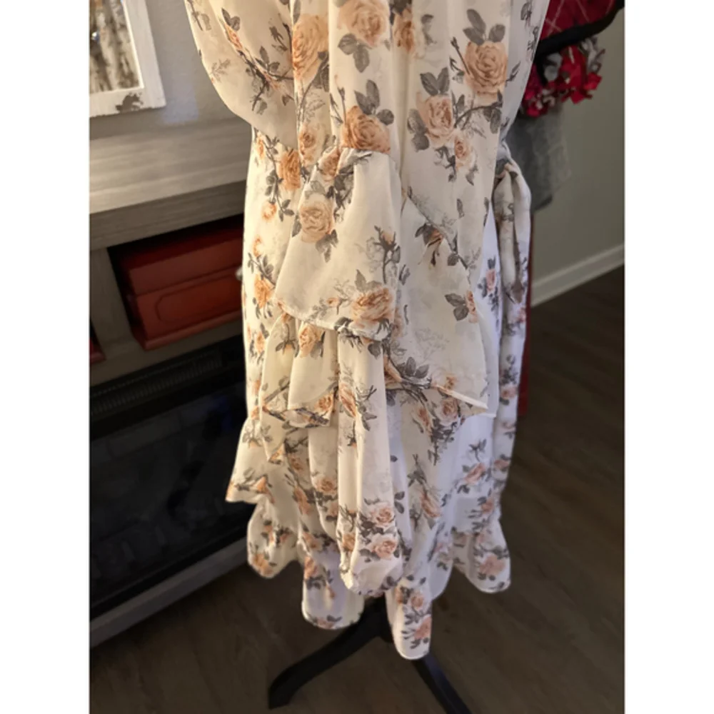 Aakaa floral wrap dress size medium white‎ pink long sleeve